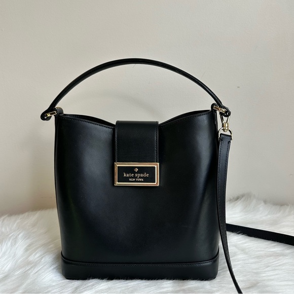 kate spade Handbags - Kate Spade Black Leather Reegan Bucket Bag **EUC**